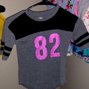 JERSEY TEE 5-6X KIDS WITH 82 ON IT GREY AND BLACK